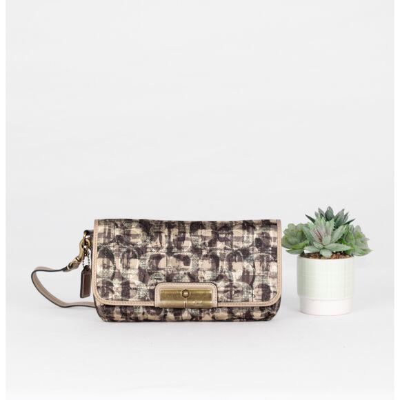 Coach Kristin Black/Beige Wristlet Foldover - Picture 1 of 6